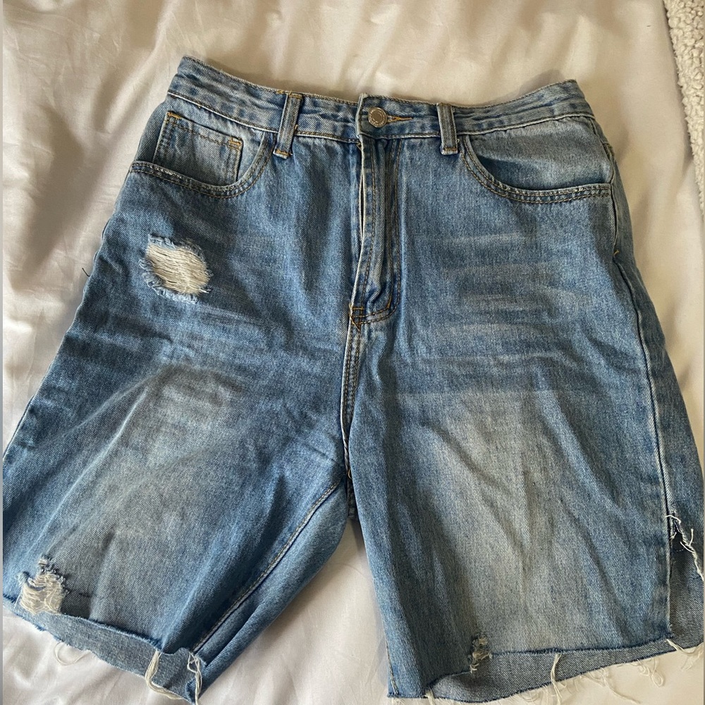 Loose mom jean shorts.